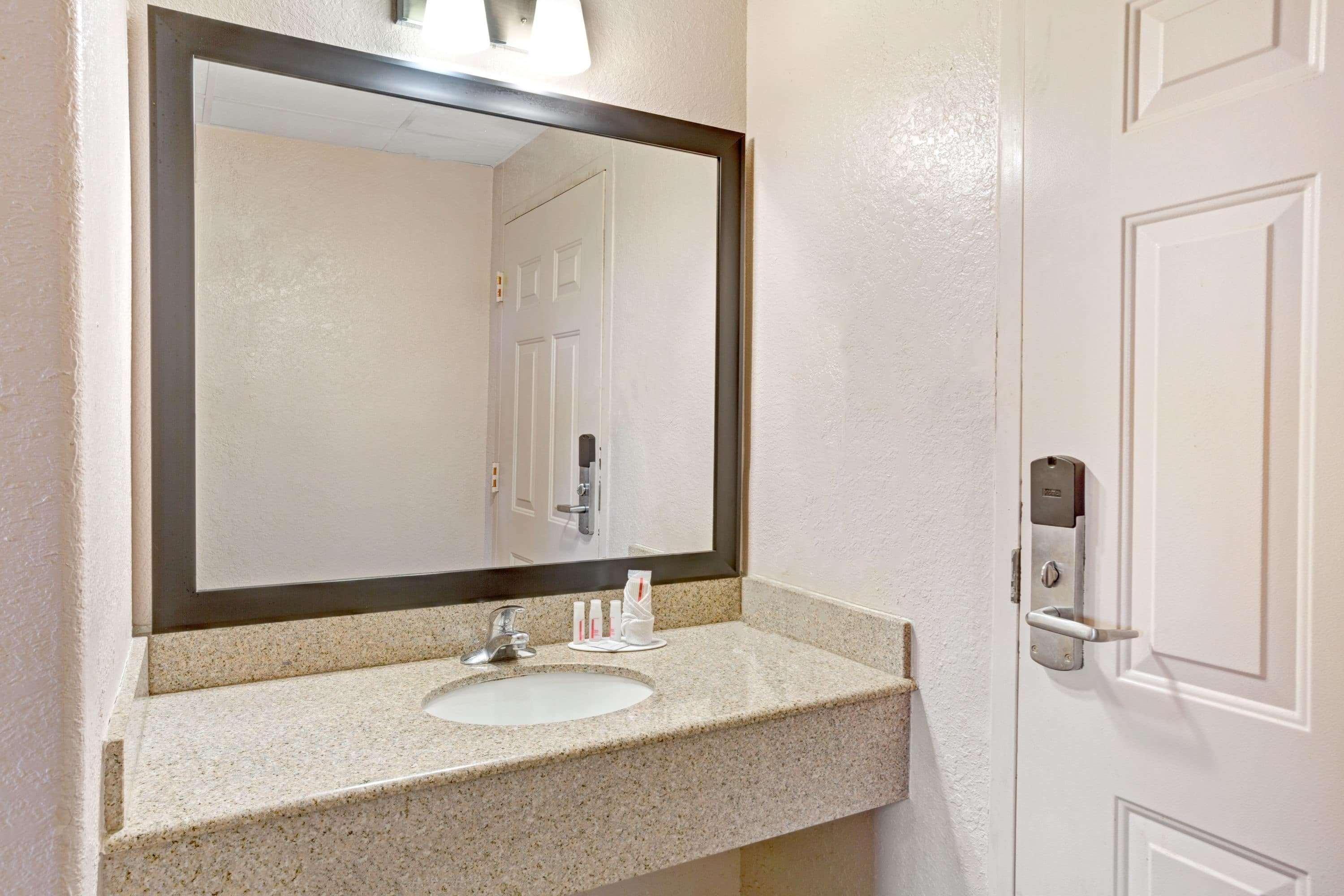Howard Johnson By Wyndham 2*