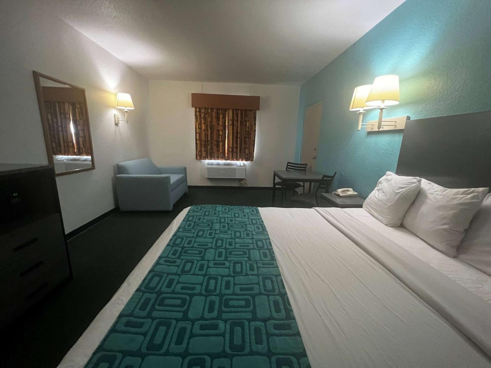 Howard Johnson By Wyndham